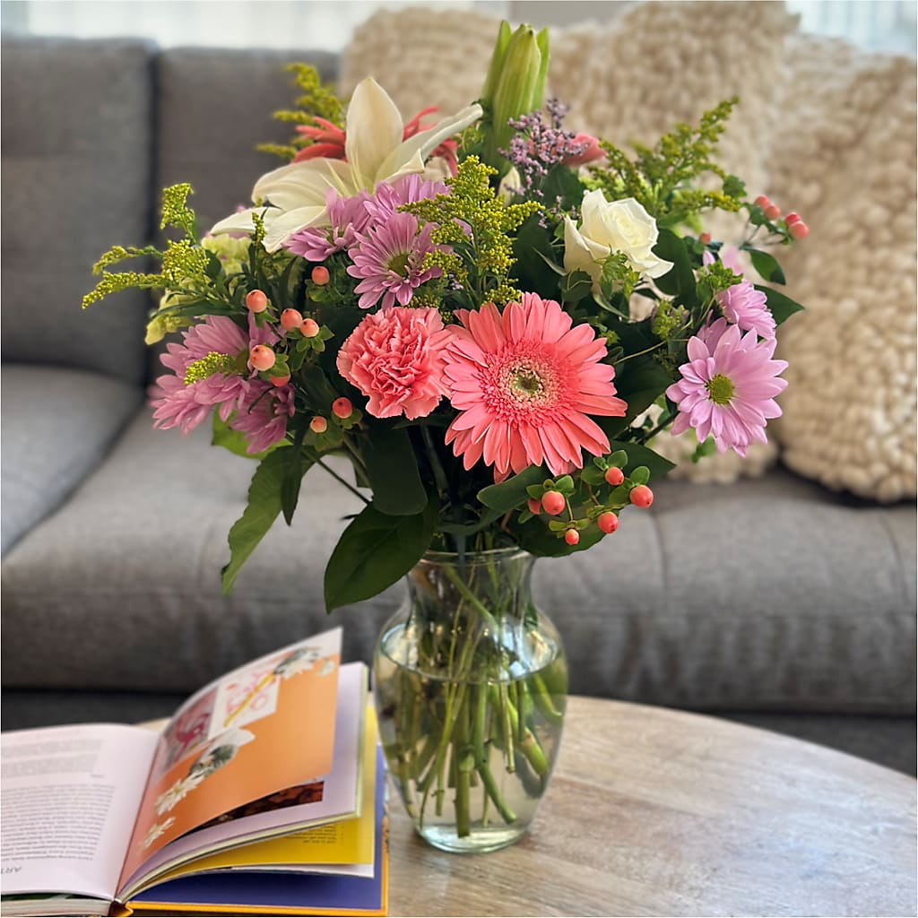 Pastel Tradition - A Florist Original – WARD'S FLORIST AND GREENHOUSE, Beverly MA